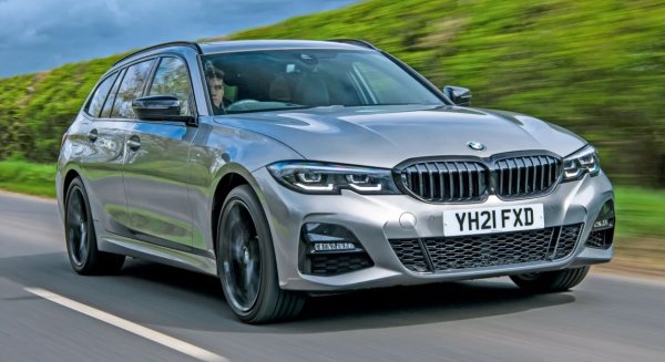 Един от най-красивите комби автомобили в продажба. Той все още предлага голяма практичност, с до 1510 литра налично товарно пространство, когато задните седалки са сгънати.

Въпреки че някои съперници бият бавареца по отношение на товароносимостта, никой от тях не може да достави изживяването при шофиране, което BMW е създало от своята настройка със задно предаване. Ако предпочитате задвижване на всички колела, има и опция за версиите xDrive. Това вероятно би разубедило клиентите, които търсят SUV. 

IDrive8 системата е налична във фейслифт моделите. 14,9-инчовият екранът е центриран около извита двойка дисплеи на таблото. 
